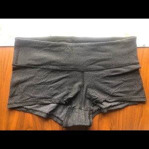 Lululemon shorts size 8 black with white dots